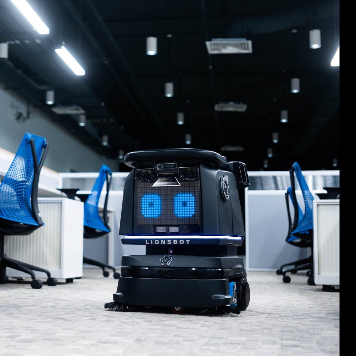 Lionsbot R3 Vac ryksuguþjarkur með hleðsludokku 4
