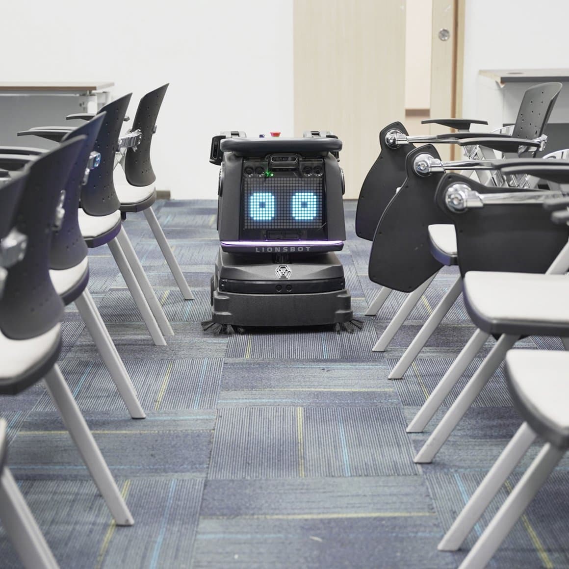 Lionsbot R3 Vac ryksuguþjarkur með hleðsludokku 5