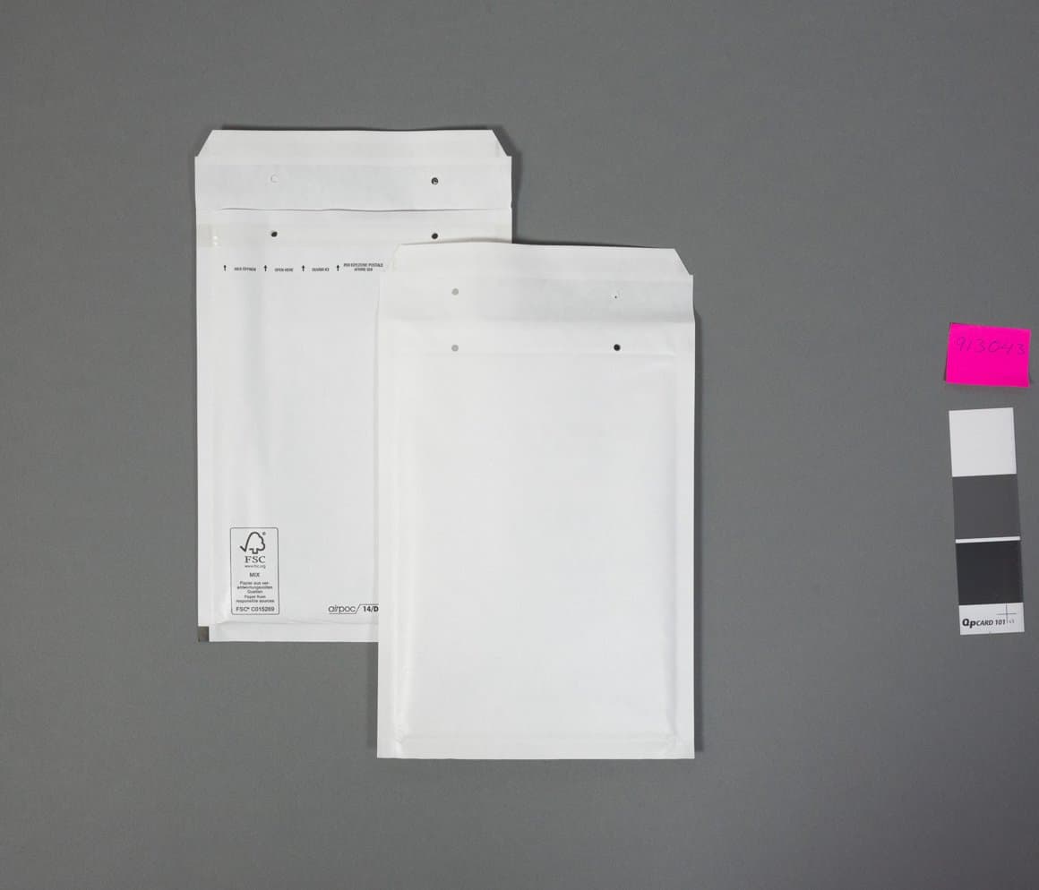 Bong umslög fóðruð 18x26, 1STK 2