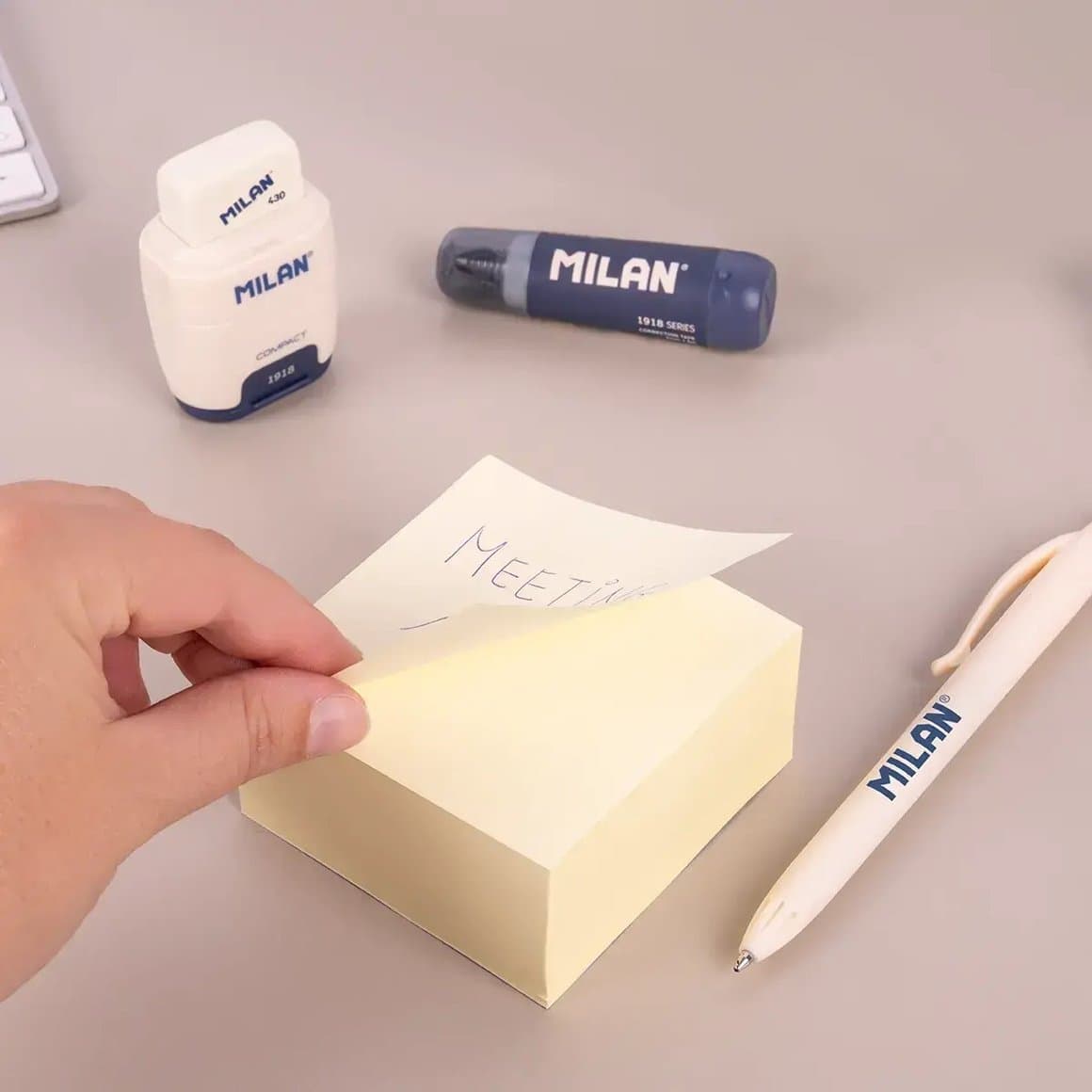 MILAN Post it miði 76x76 400stk 2