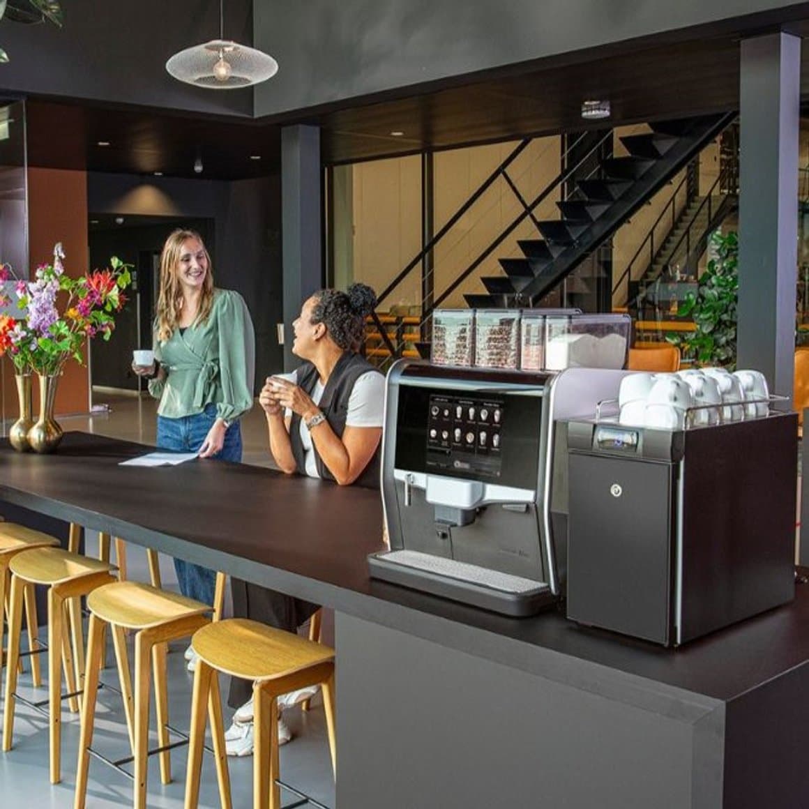 Kaffivél fyrir kaffibaunir með mjólkurkæli og vatn 2